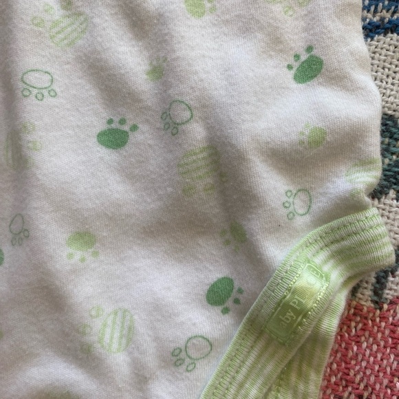 3/$15 SALE The Children’s Place Green Dog Paw Print 3-6 Months Bodysuit - Picture 3 of 4
